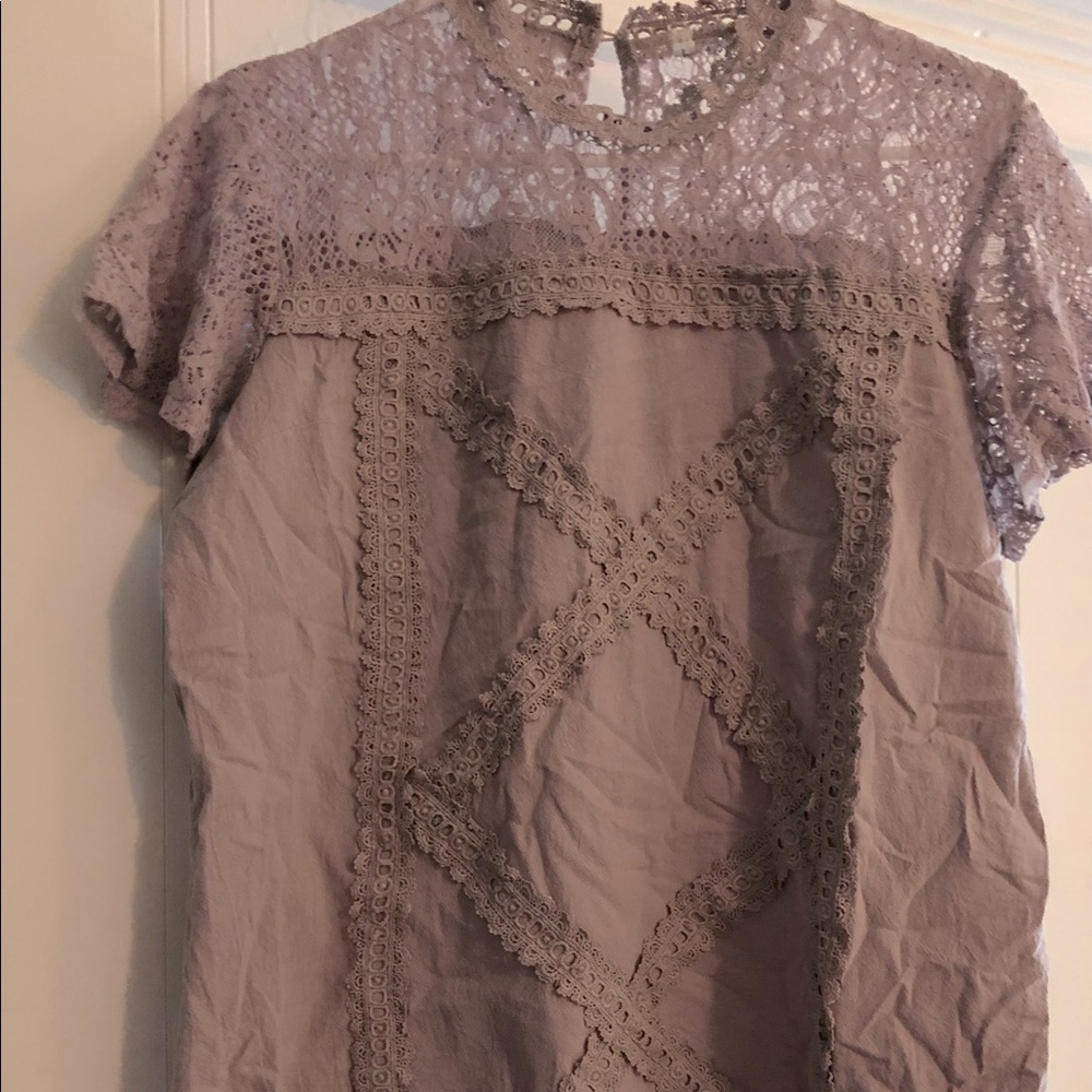 EUC. Gray lace top.